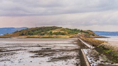 Cramond Sahili 'nden Cramond Adası' na, Edinburgh, İskoçya, İngiltere