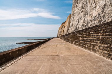 Undercliff yürüyüşü, Peacehaven, Doğu Sussex, İngiltere 'de bir patika.