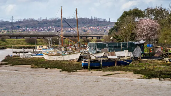 Benfleet, Essex, İngiltere, İngiltere - 22 Mart 2023: East Haven Creek kıyılarındaki gemi enkazı