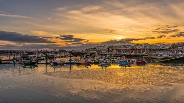 Ramsgate, Kent, İngiltere, İngiltere - 19 Mart 2023 Akşamları yat limanında gemiler