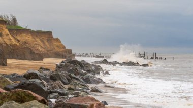Happisburgh, Norfolk, İngiltere, İngiltere sahillerinde fırtınalı bir gün.