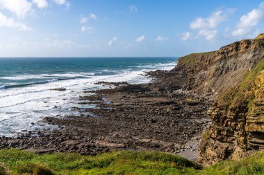 Widemouth Sahili yakınlarındaki Cornwall Sahili, İngiltere