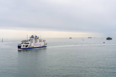 Portsmouth, Hampshire, İngiltere - 16 Nisan 2023: Wight Adası 'ndan Portsmouth' a giden feribot