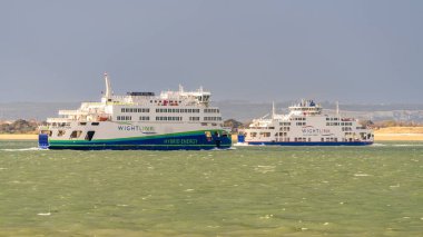 Ryde, Wight Adası, İngiltere - 20 Nisan 2023: Portsmouth ve Ryde arasında iki feribot