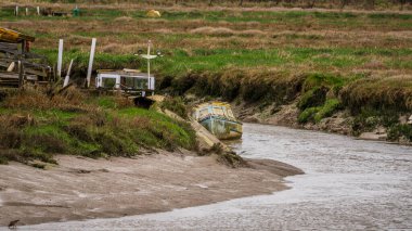Benfleet, Essex, İngiltere, İngiltere - 22 Mart 2023: East Haven Creek kıyılarındaki gemi enkazı