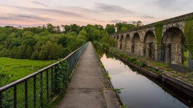 Chirk Aqueduct & Viaduct, Wrexham, Clwyd, Wales, İngiltere 'de akşam havası