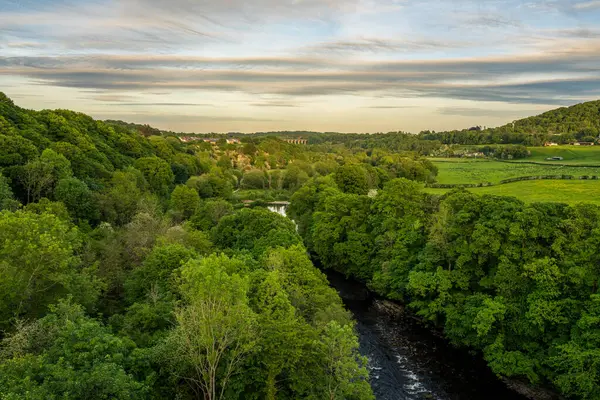 Trevor 'daki Pontcysyllte su kemerinden Cefn Mawr Viaduct, Wrexham, Clwyd, Wales, İngiltere' ye doğru.