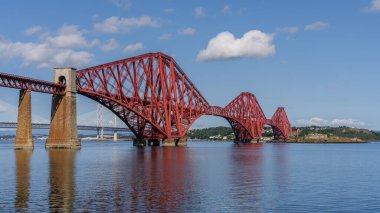 Dördüncü Köprü, Güney Queensferry 'den görüldü, Edinburgh, İskoçya, İngiltere