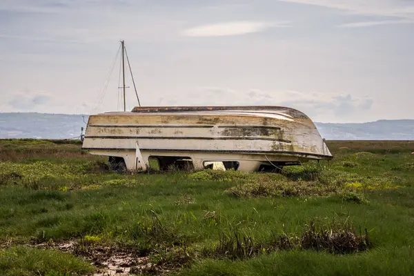Heswall, Merseyside, İngiltere - 17 Mayıs 2023: Bataklıktaki gemi enkazı