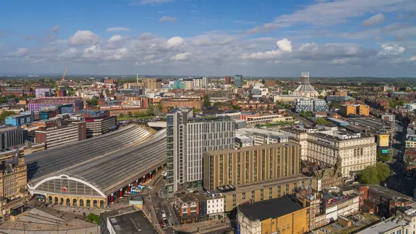 Liverpool, Merseyside, İngiltere - 16 Mayıs 2023: Şehir silueti manzarası