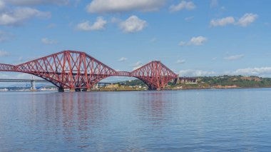 Dördüncü Köprü, Güney Queensferry 'den görüldü, Edinburgh, İskoçya, İngiltere
