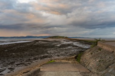 Cramond Sahili 'nden Cramond Adası' na, Edinburgh, İskoçya, İngiltere