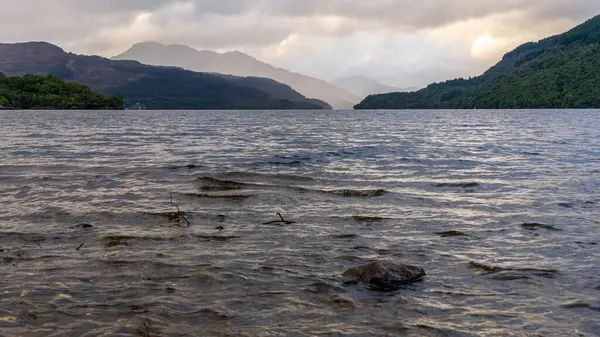 Firkin Point, Argyll ve Bute, İskoçya, İngiltere 'den Lomond Gölü manzarası