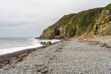 İrlanda Deniz Kıyısı ve St Ninian Mağarası, Port Castle Bay, Dumfries ve Galloway, İskoçya, İngiltere