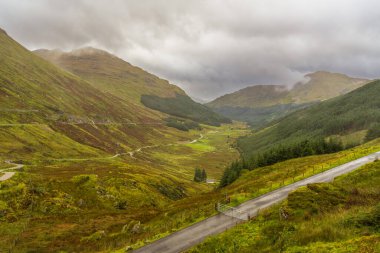 Kalandan Bakış Açısı ve Loch Restil, Argyll ve Bute, İskoçya, İngiltere yakınlarındaki Minnettar Bakış Alanı