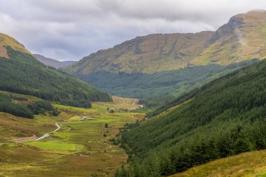 Kalandan Bakış Açısı ve Loch Restil, Argyll ve Bute, İskoçya, İngiltere yakınlarındaki Minnettar Bakış Alanı