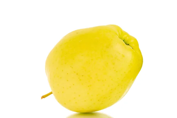 Una Manzana Amarilla Madura Macro Aislada Sobre Fondo Blanco —  Fotos de Stock