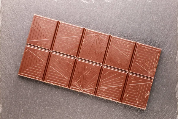 Одна Плитка Темного Шоколада Шифер Макрос Вид Сверху — стоковое фото