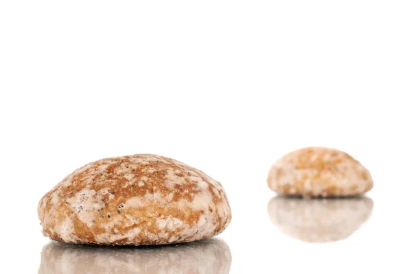 Dois Biscoitos Gengibre Saborosos Doces Macro Isolados Fundo Branco — Fotografia de Stock