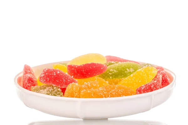 Diverse Zoete Marmelade Snoepjes Een Keramische Witte Schotel Macro Geïsoleerd — Stockfoto