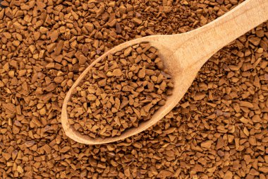 Tahta kaşık, makro manzaralı, mis kokulu hazır kahve..