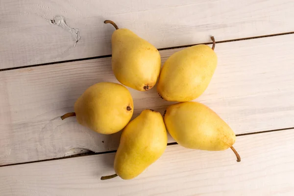 Several Ripe Yellow Pears Close White Wooden Table Top View — ストック写真