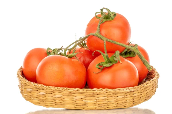 Vários Tomates Frescos Ramo Uma Chapa Palha Macro Isolados Fundo — Fotografia de Stock