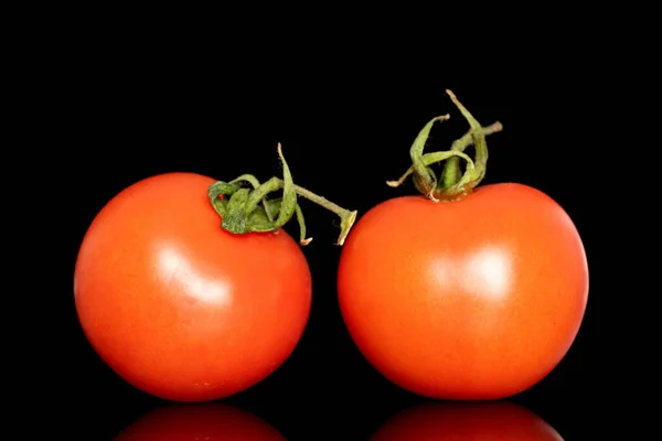 Δύο Ώριμες Ντομάτες Μακρο Απομονωμένες Μαύρο Φόντο — Φωτογραφία Αρχείου