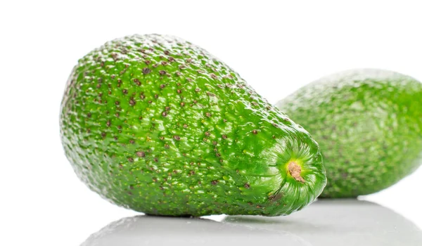 Zwei Ganze Ovale Dunkelgrüne Reife Bio Diät Avocados Liegen Übereinander — Stockfoto