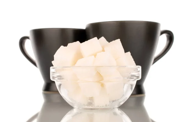 Qualche Cubetto Zucchero Bianco Una Ciotola Vetro Con Due Tazze — Foto Stock