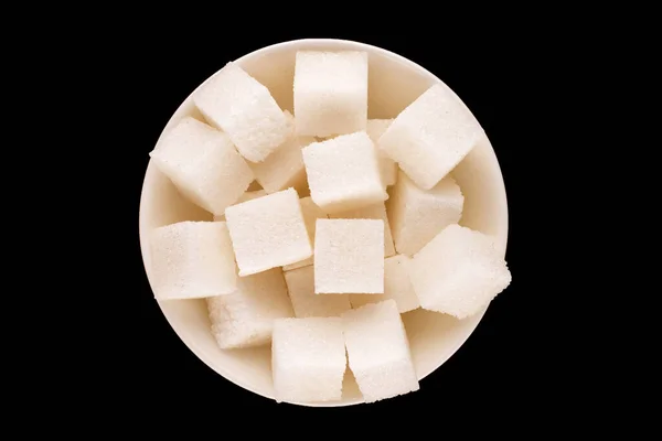 Vários Cubos Açúcar Branco Com Disco Cerâmica Branca Fundo Preto — Fotografia de Stock