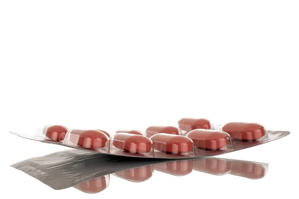 Mehrere Medizinische Pillen Einer Blisterverpackung Makro Isoliert Auf Weißem Hintergrund — Stockfoto