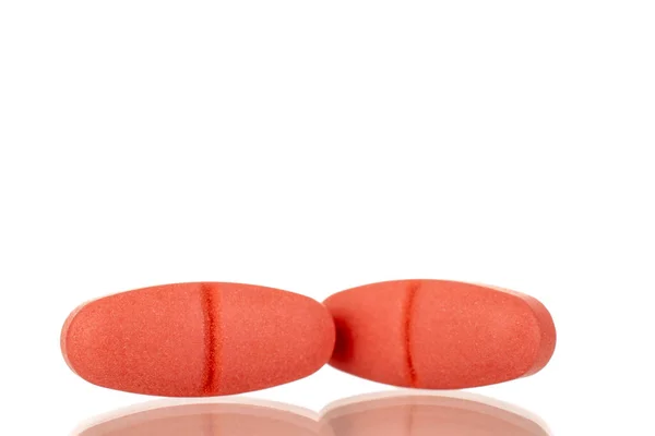 Dwie Tabletki Medyczne Makro Odizolowane Białym Tle — Zdjęcie stockowe