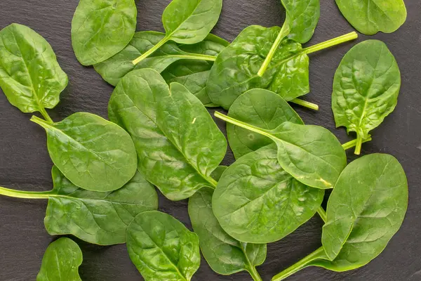 Fresh Green Spinach Leaves Slate Stone Macro Top View — Stock Photo, Image