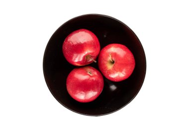 Beyaz arkaplanda kırmızı elma