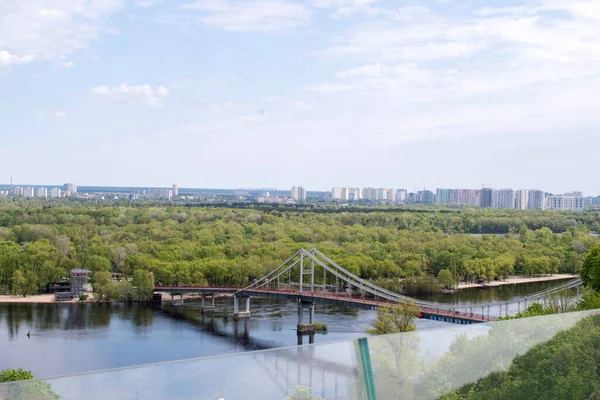Puente Peatonal Sobre Río Dnipro Kiev Mayo —  Fotos de Stock