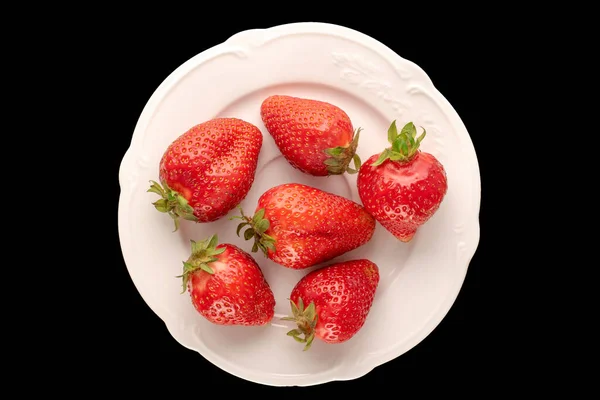 Several Red Sweet Strawberries White Ceramic Dish Black Background Macro — Stock Photo, Image