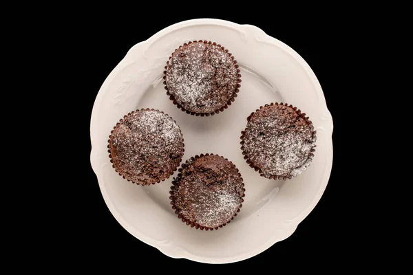 Beyaz Seramik Tabakta Dört Yapımı Çikolatalı Kek Siyah Arka Plan — Stok fotoğraf