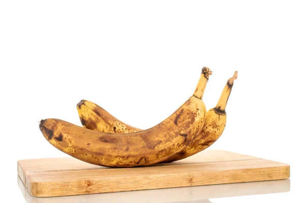 Duas Bananas Maduras Demais Uma Placa Cozinha Madeira Macro Isoladas — Fotografia de Stock