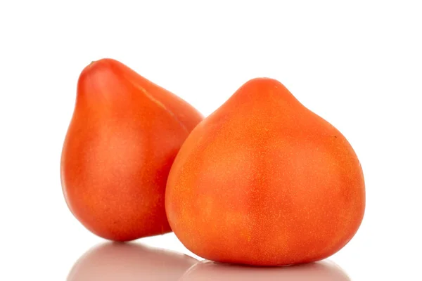 Deux Tomates Rouges Juteuses Macro Isolées Sur Fond Blanc — Photo