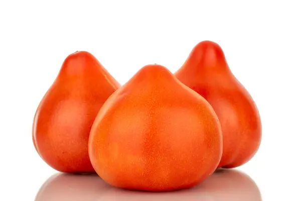 Trois Tomates Rouges Juteuses Macro Isolées Sur Fond Blanc — Photo