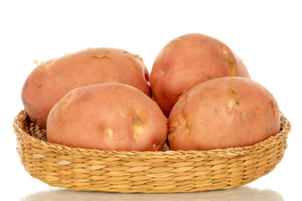 Αρκετές Οργανικό Ροζ Ακατέργαστες Πατάτες Ένα Πιάτο Άχυρο Μακροεντολή Απομονώνονται — Φωτογραφία Αρχείου