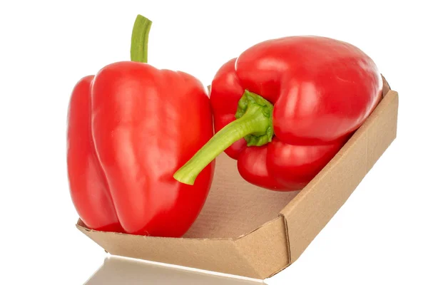 Zwei Rote Paprika Mit Pappteller Makro Isoliert Auf Weißem Hintergrund — Stockfoto