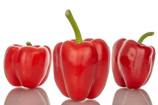 Drei Rote Paprika Makro Isoliert Auf Weißem Hintergrund — Stockfoto