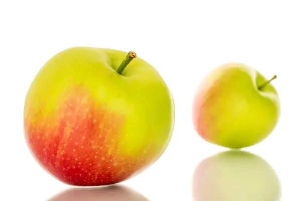 Dos Manzanas Dulces Jugosas Macro Aisladas Sobre Fondo Blanco — Foto de Stock