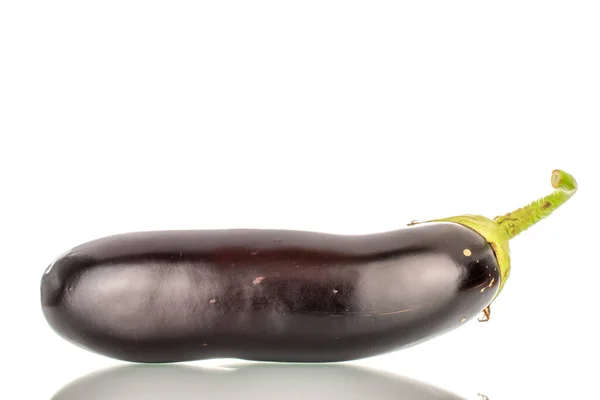 Olgun Bir Patlıcan Makro Beyaz Arka Planda Izole Edilmiş — Stok fotoğraf