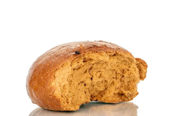 Půl Bochníku Chleba Rozinkami Makro Izolované Bílém Pozadí — Stock fotografie