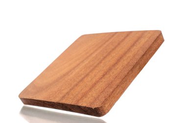 Bir tahta bardak tutacağı, makro, beyaz arka planda izole edilmiş..