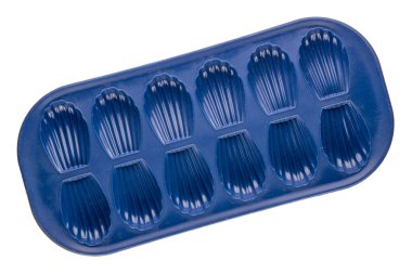 Kurabiye pişirmek için silikon kalıbı, makro, beyaz arkaplanda izole edilmiş, üst görünüm.