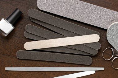 Manikür dosyaları manikürcünün masasında değiştirilebilir dosyalar, üst görünüm.